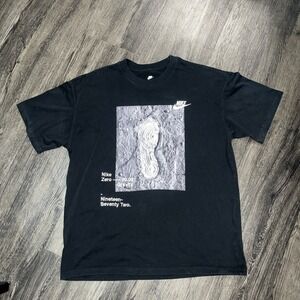 Nike tee Men's  t-shirt  Zero Gravity Air Force 1 Moon Footprint large